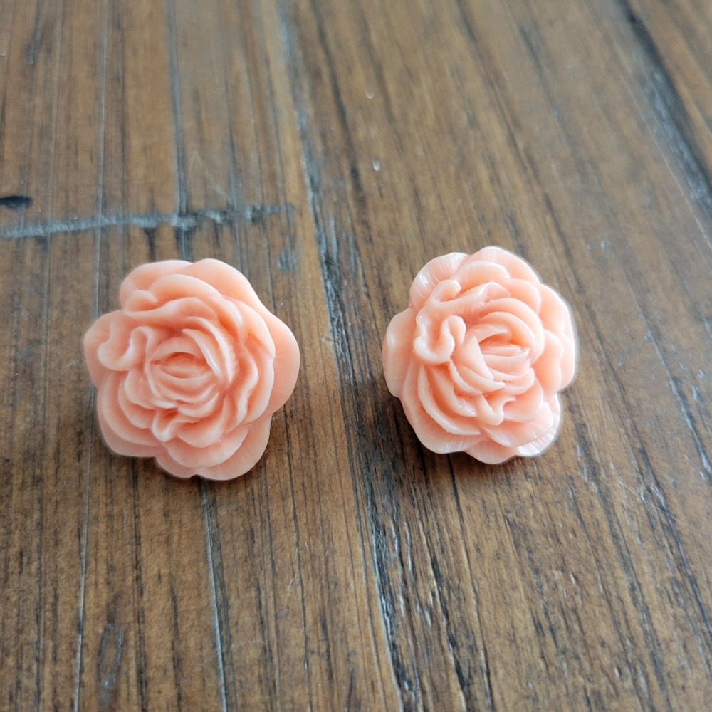 Vintage Peach Colored Roses Clip On Earrings - Picture 4 of 4